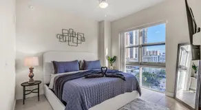 Luxury 2BR with City Views on Biscayne Blvd - Image 2