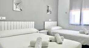 Hostal Carlos III - Image 2