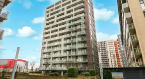 Executive Riverside Stay With Workspace & Fast WiFi - Image 2