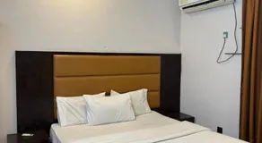 Excellent Comforts Hotel & Guest House - Image 2
