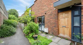 Cosy 3 BEDROOM Home with Garden, Ealing - Image 5