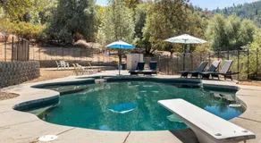 Blue Stone Chateau Yosemite Pool Spa Secluded - Image 4