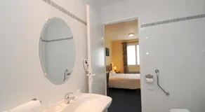 Hotel La Cabane - Image 5