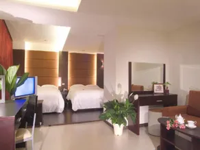 Katherine Plaza Hotel - Image 2
