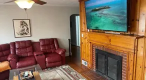 Retro Ranchhouse - Main Bedroom - Image 2