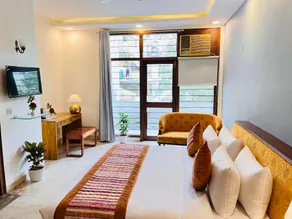 Grove Residency Hauz Khas New Delhi - Couple Friendly - Image 3