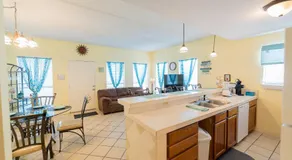 Charming SPI family condo - walking distance to the beach, Sleeps 6, Third Floor, 2026 Traveler Award - Image 4