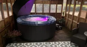 Cosy Lakeside Chalet With Option to add Private Hot Tub - Image 3