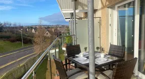 The Duplex Nairn- Spacious 3 Bedroom with sunny balcony - Image 4