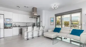 Luxury Beach Front Apartment with Pool - Image 4