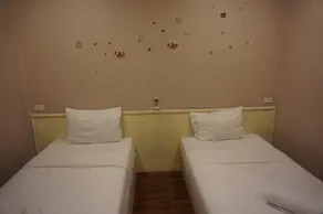 Queens Hotel - Image 3
