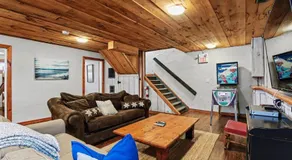 Northview-Blue Mountain-Sauna-Firepit-Balcony-Parking - Image 2