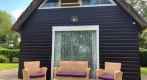 Oasis holiday home in Giethoorn next to canal, boat extra - Image 2