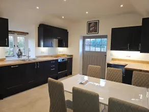 Sleeps 12 Stunning Dog Friendly Lodge Rural Village - Image 4