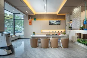 Zhangjiajie Riverside Hotel -10min to Forest Park East Gate & English Butler & Tour Tickets - Image 2