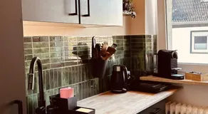 Modernes Apartment - Netflix, Küche & Parkplatz - Image 2