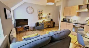 Private George Hudson Court Apartments close to city walls - Image 2