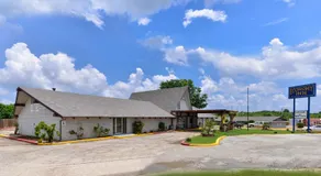 Economy Inn Ardmore - Image 4