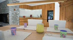 Family oasis with garden and fireplace - Image 5