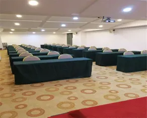 Huaying Wanrun Hotel - Image 3