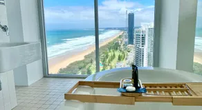 Air on Broadbeach Beachfront 2Level stunning apartment with 180 degree views - Image 4