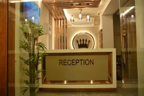 AVENUE PLAZA - Image 1