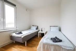 6 Beds • For Workers • 3BR • Parking • Near Volvo - Image 2