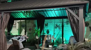 Tiny place w private hot jacuzzi 7 min to Miami international airport - Image 4