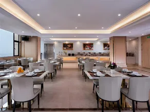 Vienna International Hotel Guangdong Lianjiang Avenue Xinyuan International Plaza - Image 2