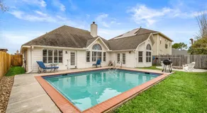 Pool Paradise in Kemah next to Cien Park and minutes from fun at the Kemah Boardwalk - Image 5