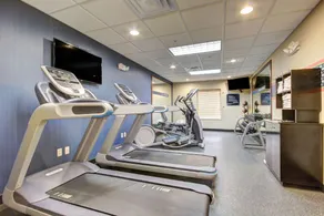 Hampton Inn & Suites Alexandria - Image 5