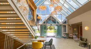 Cozmoss Hotel - Image 4