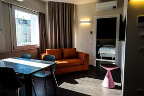 Venice Terminal Apartments & Suites - Image 1