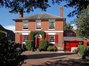 Holly House Bed & Breakfast & Apartments - Image 4