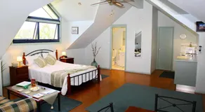 Salamander Bay Bed and Breakfast - Image 2