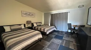Ponderosa Gardens Motel - Image 2