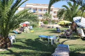 Angela Beach Hotel & Apts - Image 4