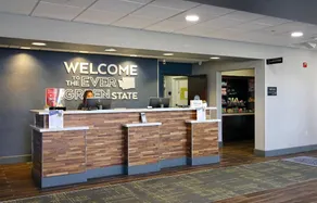 Hampton Inn & Suites by Hilton Tacoma - Image 4