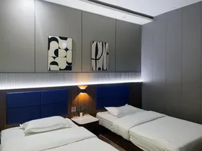 Four Seasons Boutique Hotel - Image 2