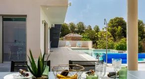 Modern ny villa med privat uppvärmd pool - Image 4