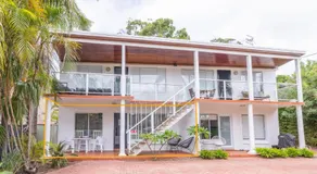 2 'Copacabana', 61 Sandy Point Road - linda unidad con vistas al agua desde el balcón - Image 4