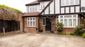 London VEGETARIAN Smoke & Pet Free En-suite with EV parking - Image 3