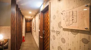 Love Hotel - Image 3