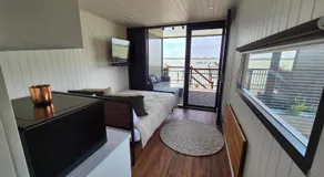 Lake Wellington Luxury Retreat - Image 2