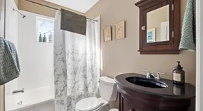4BR Multi-Family near hospitals, college, airport - Image 2