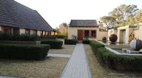 Strawberry Fields Country Manor Guest House - Image 4