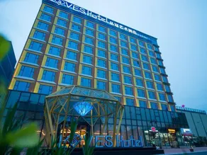 Pinnacle Art Hotel - Image 5