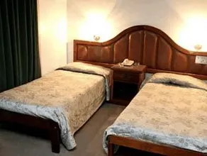 Reinales Plaza Hotel - Image 4