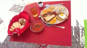 La Maison Rouge - Backpacker Hostel - Image 5