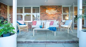 Charming oasis steps from the beach - Image 2